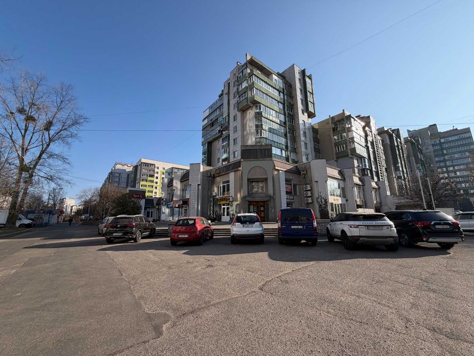 Приміщення з окремим входом на Митниці