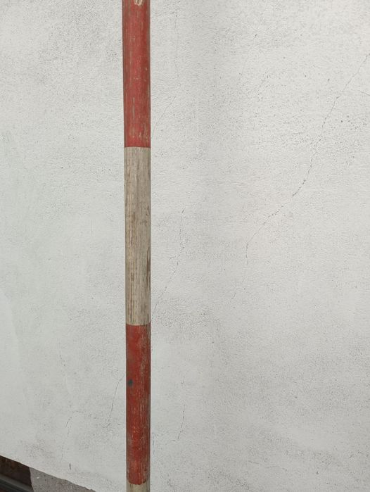 Tyczka geodezyjna stara