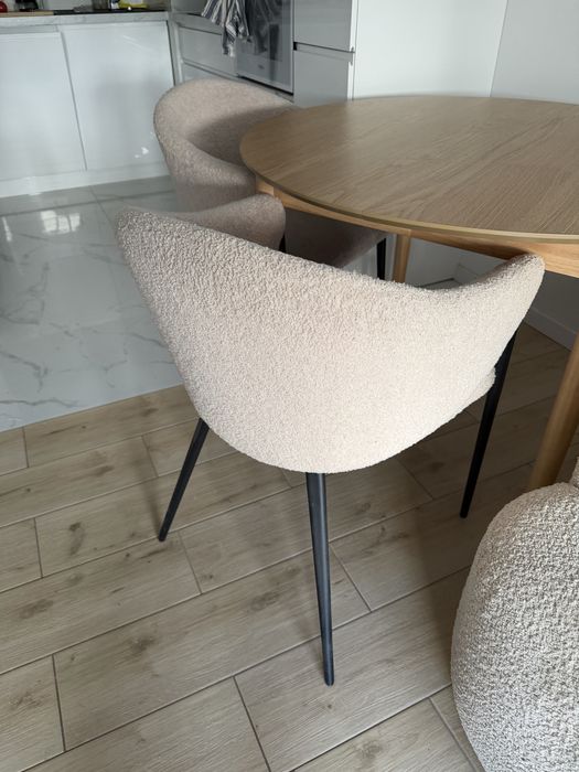 Krzesła glamour beżowe boucle komplet