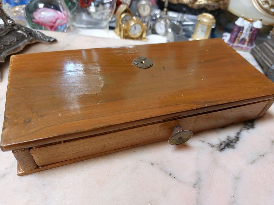 Balança de precisão antiga em estojo de veludo 

Também conhecida como