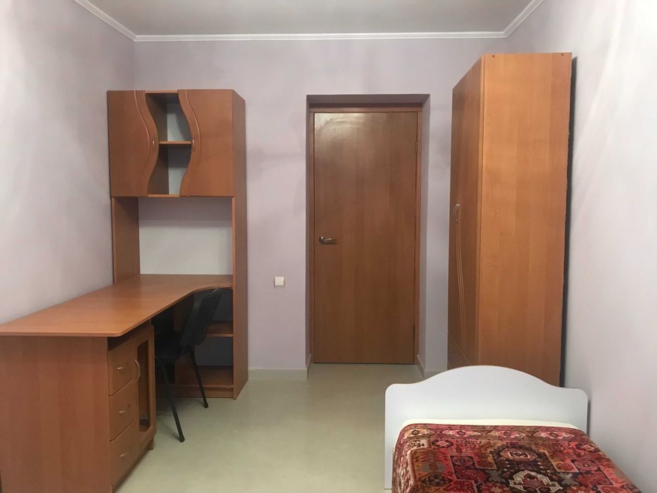 Продаю четырехкомнатную квартиру на Космонавтов. Евроремонт!