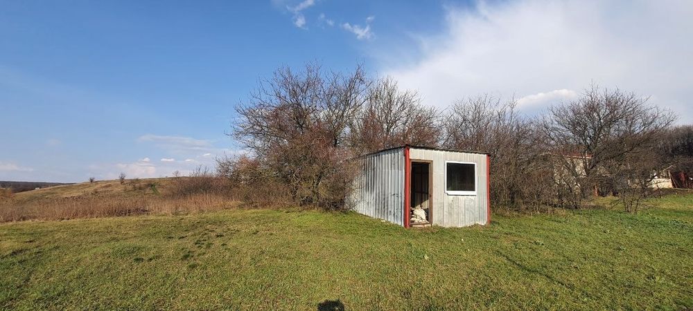 Продам дачу  возле озера с контейнерами