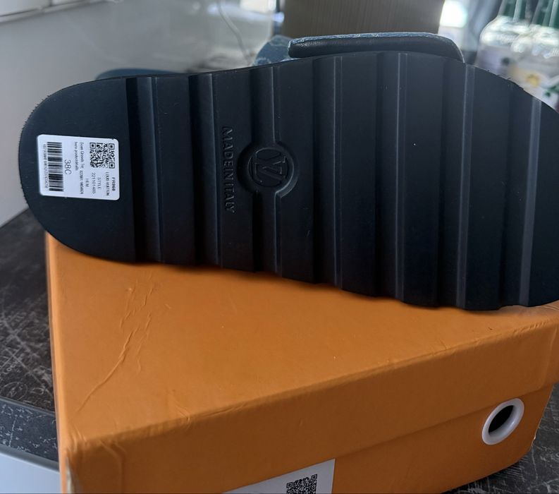 Klapki Louis Vuitton