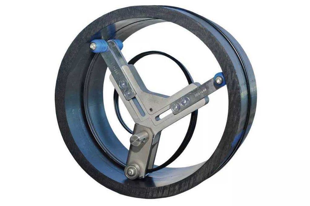 Przyrząd do wycinania, usuwania wypływki po zgrzewaniu rur doczołowych