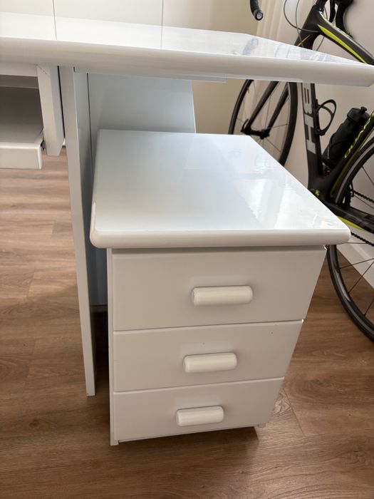 Secretária + bloco 3 gavetas