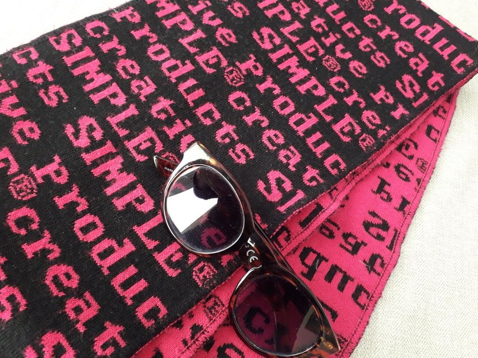 Szalik w kolorze pink firmy Simple