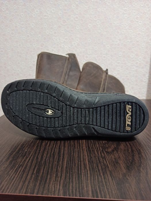 Teva чобітки зимові 38