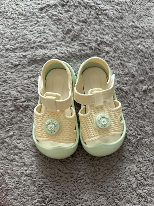 Дитячі босоніжки