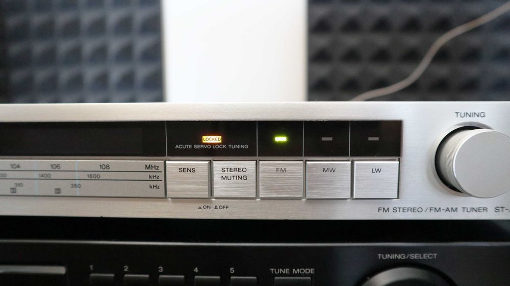 Фм приёмник тюнер SONY ST-S215  SONY ST-JX3L