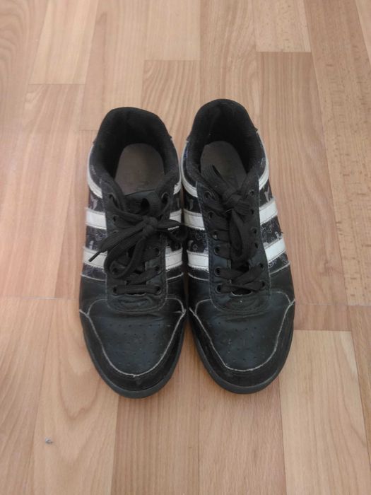 Продам кроссовки для девочки