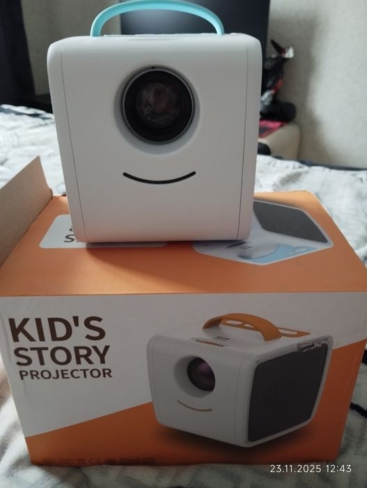 Kid's story projector