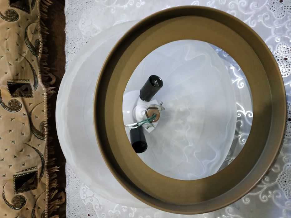 Продам хорошу люстру.