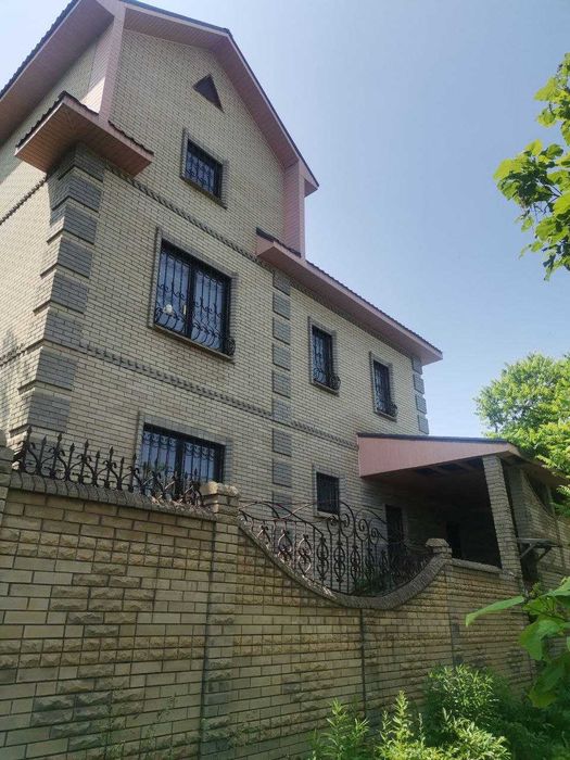 Продам будинок 600 м², 3 єтажи