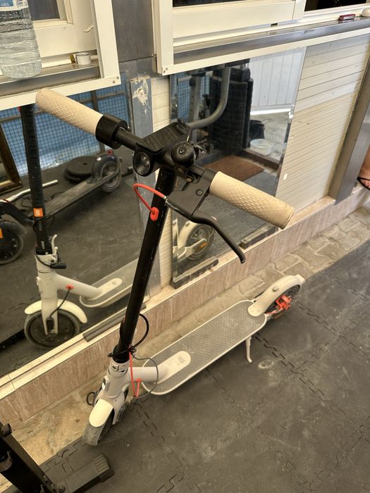 2 trotinetas eletricas