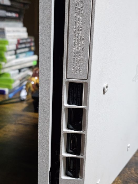 Playstation 4 Slim 500GB + Kontroler