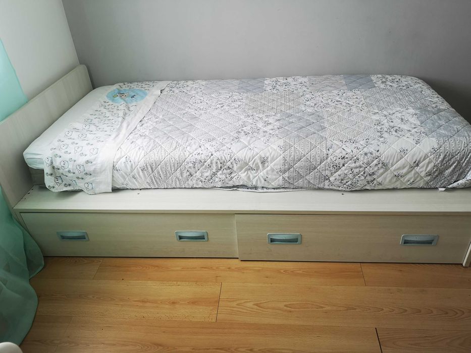 Vendo cama com 2 gavetões