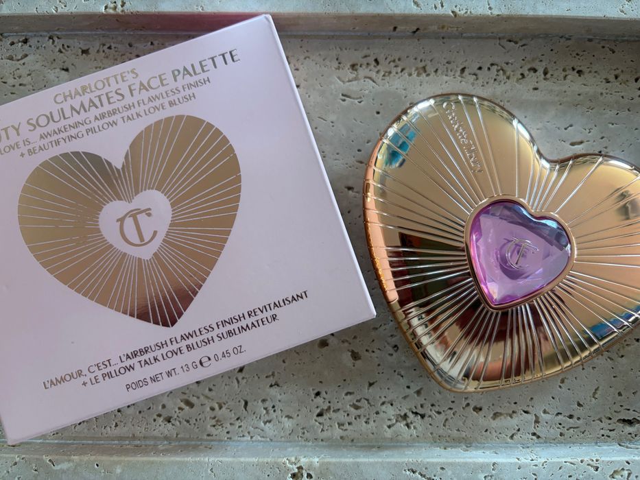 Róż z rozświetlaczem Charlotte Tilbury