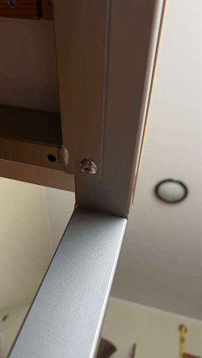 Mesa de Madeira Extensível de Linhas  Modernas e Retas