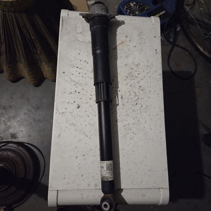 Amortyzator golf 8 GTE wielowahacz 5WA 512 011  EC