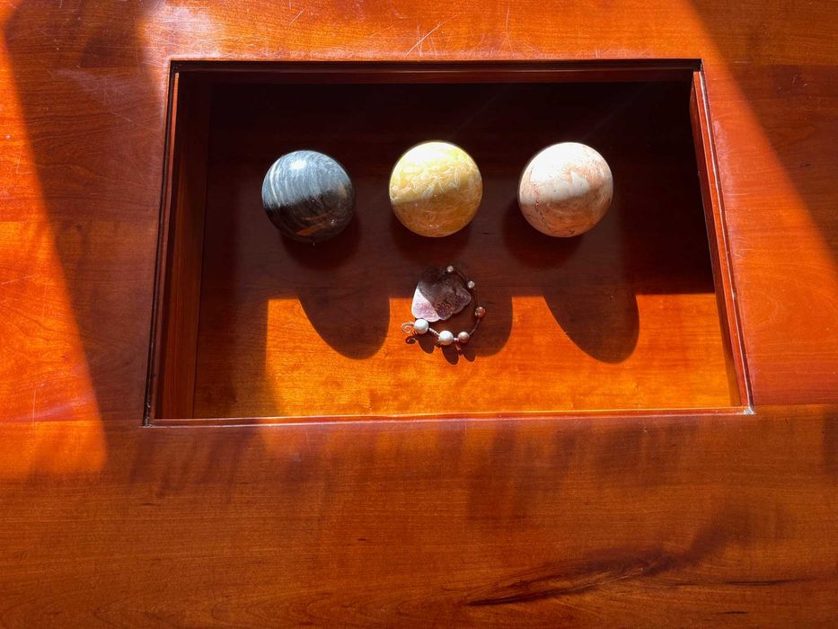 Final de" stock "! Mesa de apoio com acabamento em cerejeira.