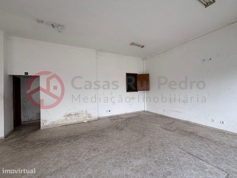 Loja em fase de aprovação para passagem a afetação de habitação, no...