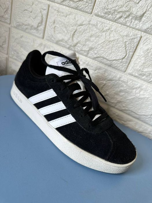 Кросовки Adidas 37.5р мокасини хайтопи кросівки