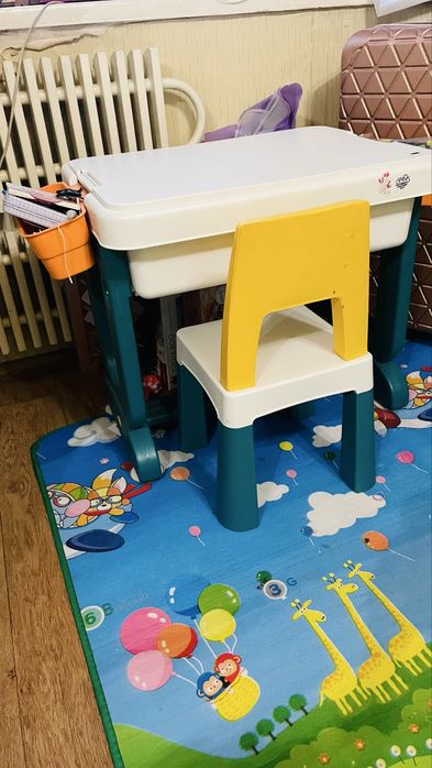 Срочно продам столик - трансформер дитячий