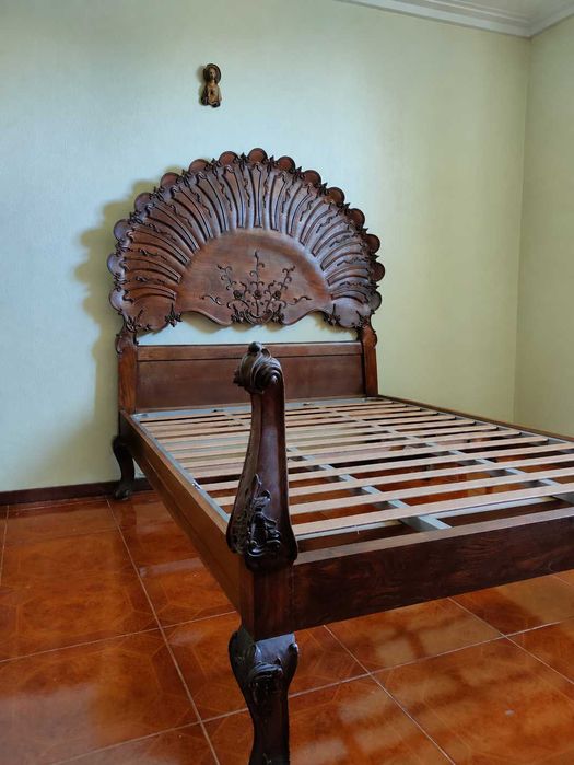 Cama de Casal de estilo antigo, madeira maciça