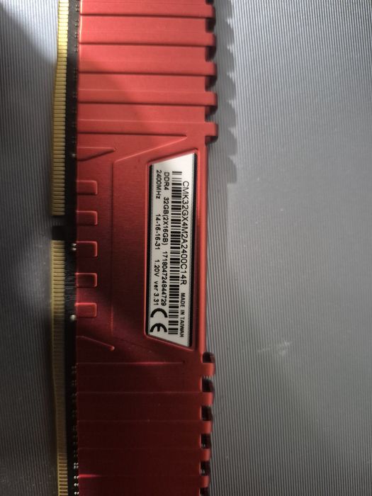 Pamięć RAM DDR4 Vengeance 16GB/ 2400/ CMK32GX4M2A2400C14