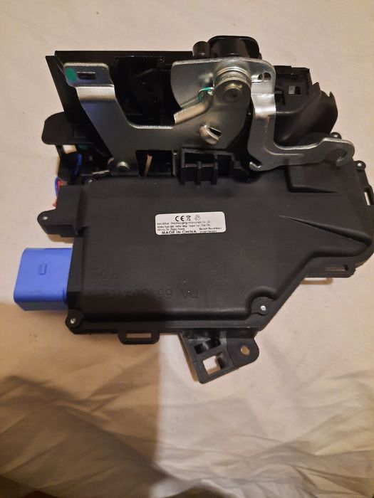 Замок задней правой двери Touareg GP, 7L0839016D, 7 пинов.