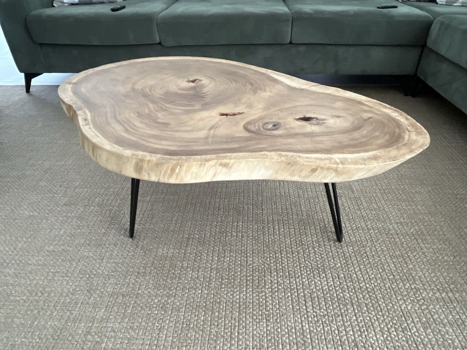 Mesa de centro em madeira maciça – peça única