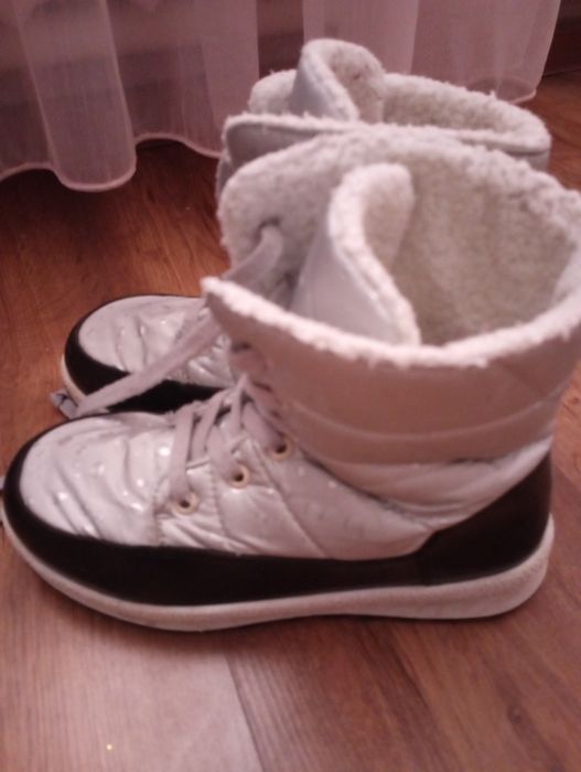 Зимові сапожки на дівчинку