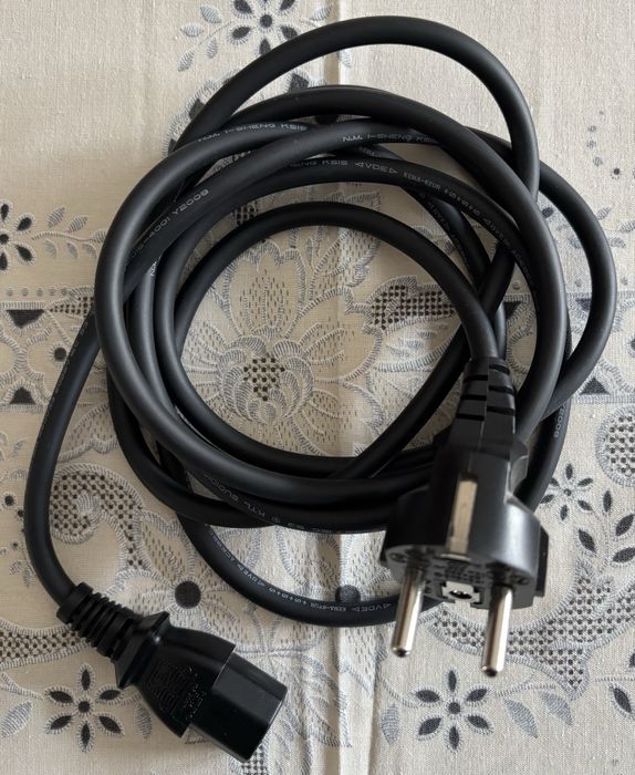 Playstation 3 com comandos, jogos e componentes