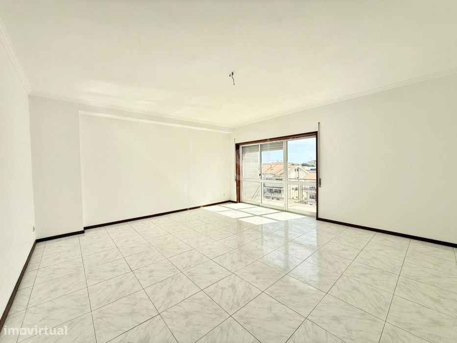 T3 com 154m² | 3 Varandas | Garagem Fechada | A 2 Passos do Metro e do