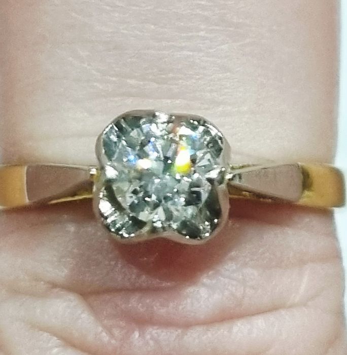 Золота каблучка з діамантом. ct ~0,45