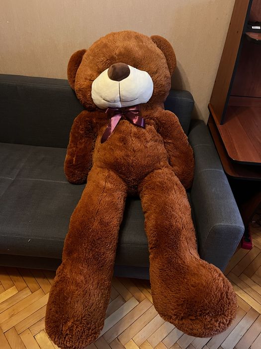 Великий плюшевий ведмедик