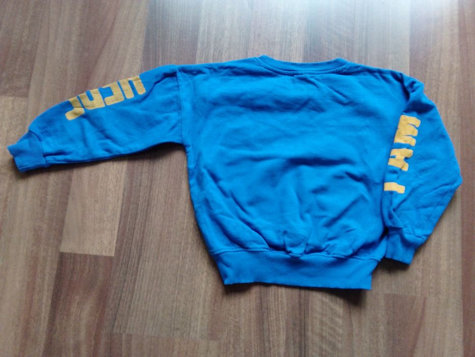 Bluza, r. 122, z napisem I am the boss here.