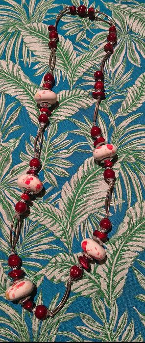 Naszyjnik z ceramicznymi elementamiNaszyjnik z ceramicznymi koralikami