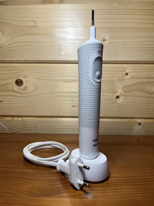 Escova de dentes elétrica Oral B