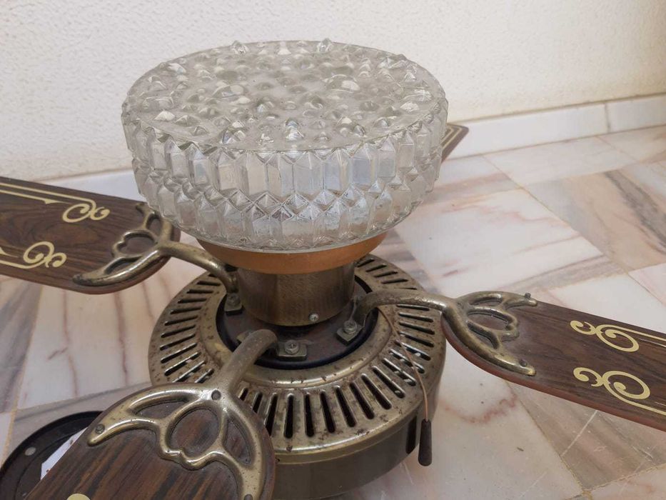 2 Ventoinhas/Luz de Teto - ventoinha com 4pás