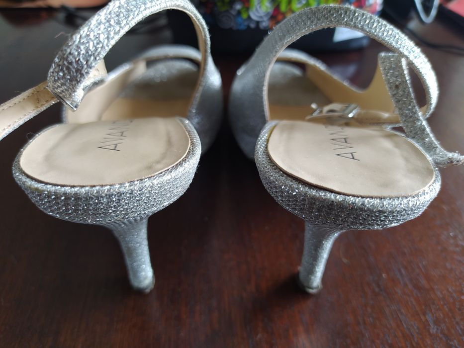 Sapatos de cerimónia prateados