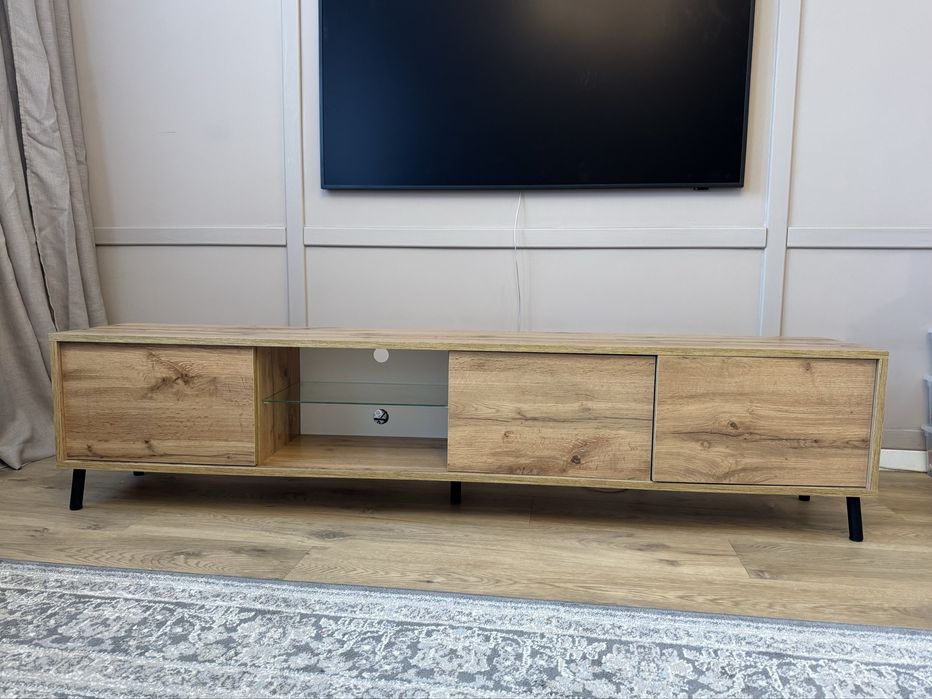 Szafka RTV  dąb 175x40,5 Selsey