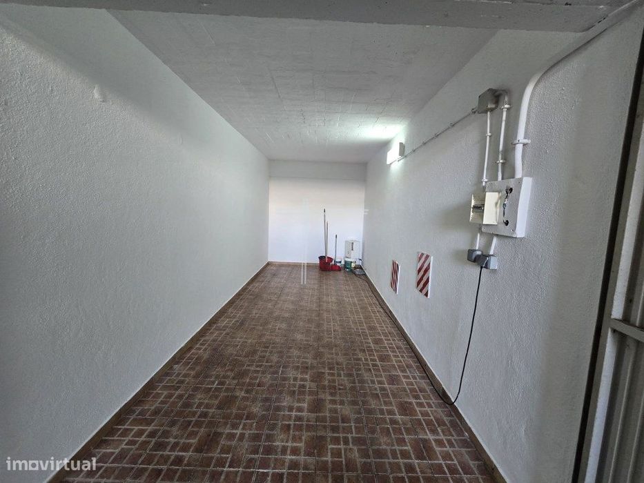 Garagem com 17m2, com capacidade para 1 carro, em zona residencial ...