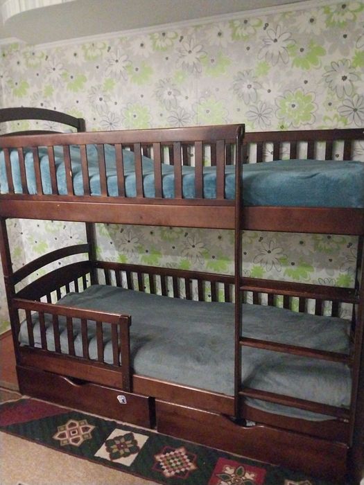 Продам двохярусне ліжко