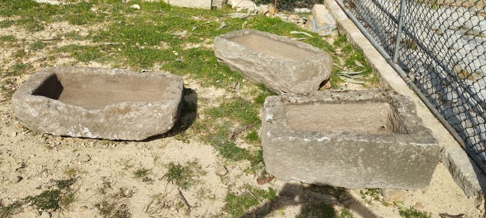 Pias de pedra antigas