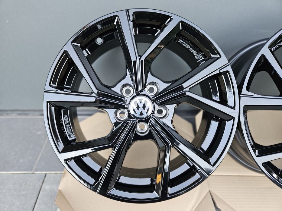 VW Golf 17 " Nowe 5x112 Caddy Jetta Touran T-Roc Czarne  Felgi Volkswagen