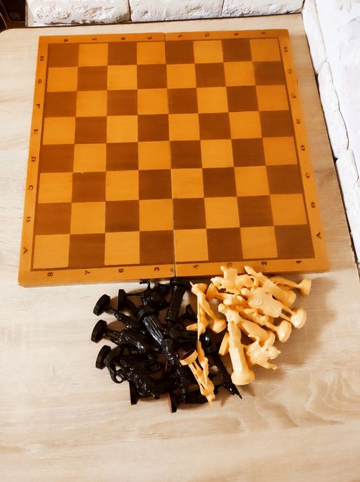 Продам шахматы .