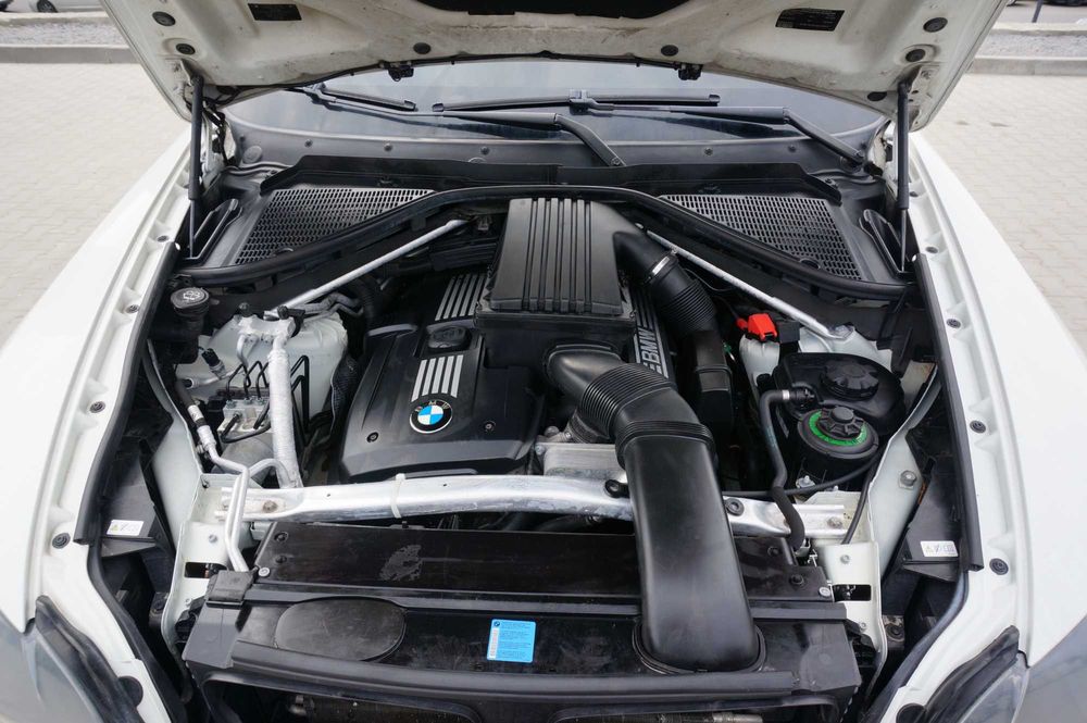 BMW X5 E70 3.0si AT