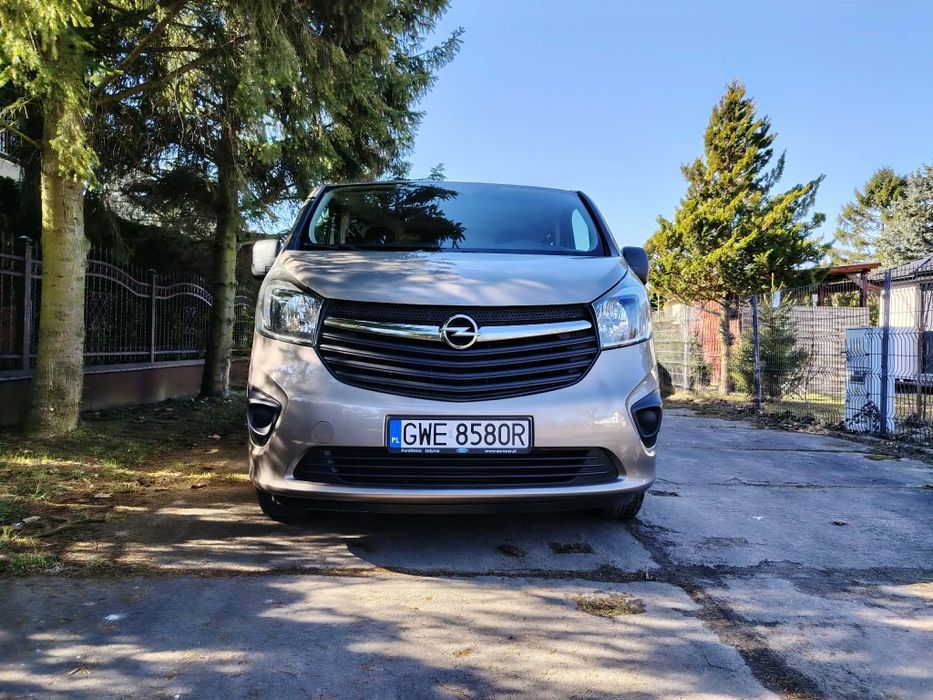 Opel Vivaro Long 9 osobowy 2017r.