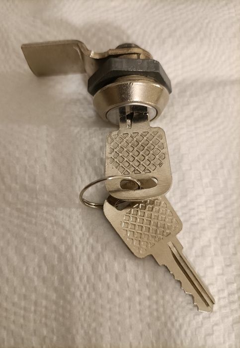 Fechadura cacifo / caixa correio 
Como nova 
2 chaves